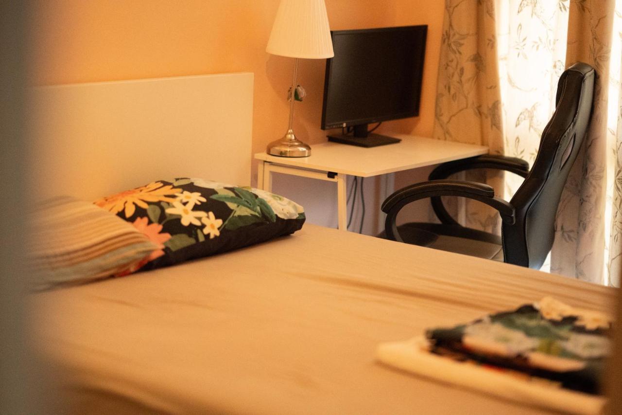 Repton House Bed & Breakfast Уудфорд Екстериор снимка
